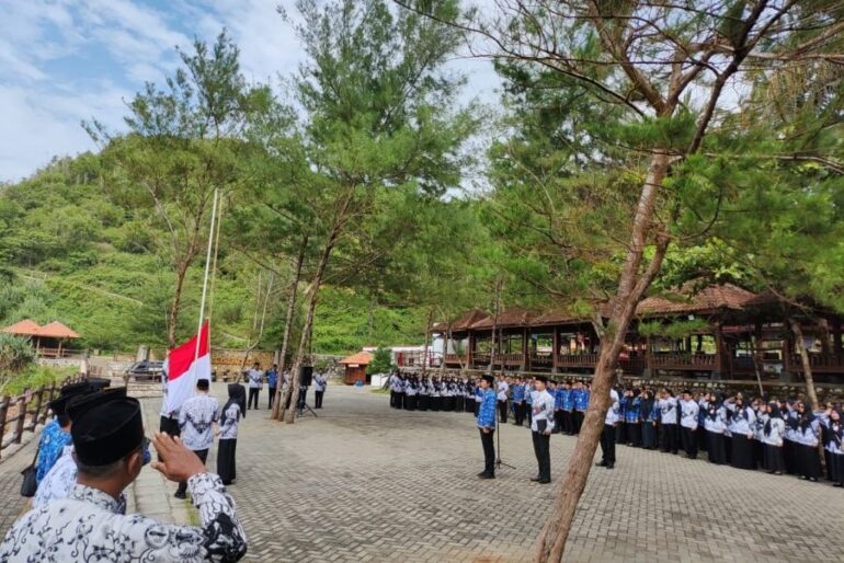 Wonogiri Holds Healthy Walk, Thousands of people are enthusiastic – Gentara